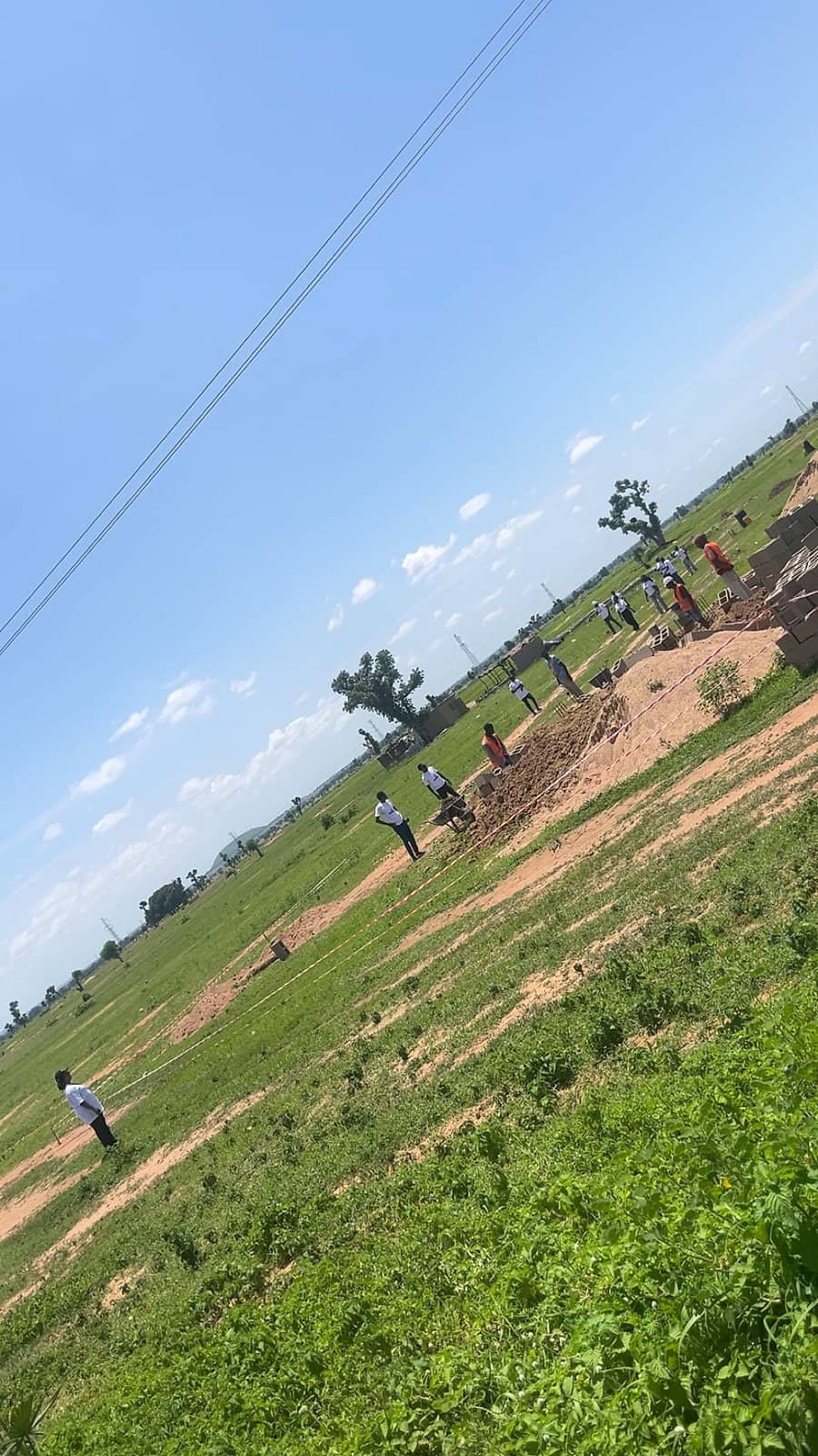 Visitors at the Himaz Trade Center site on Numan Road